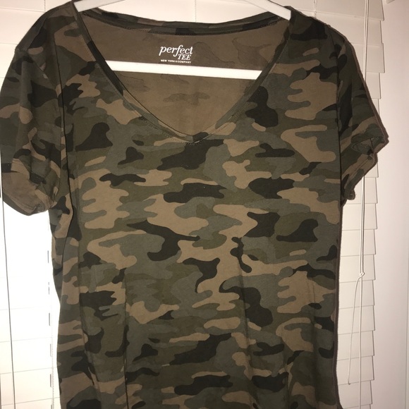 New York & Company perfect tee camo XL - Picture 3 of 3